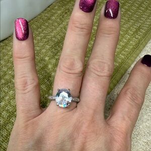 Elegant Silver Oval-Cut Ring